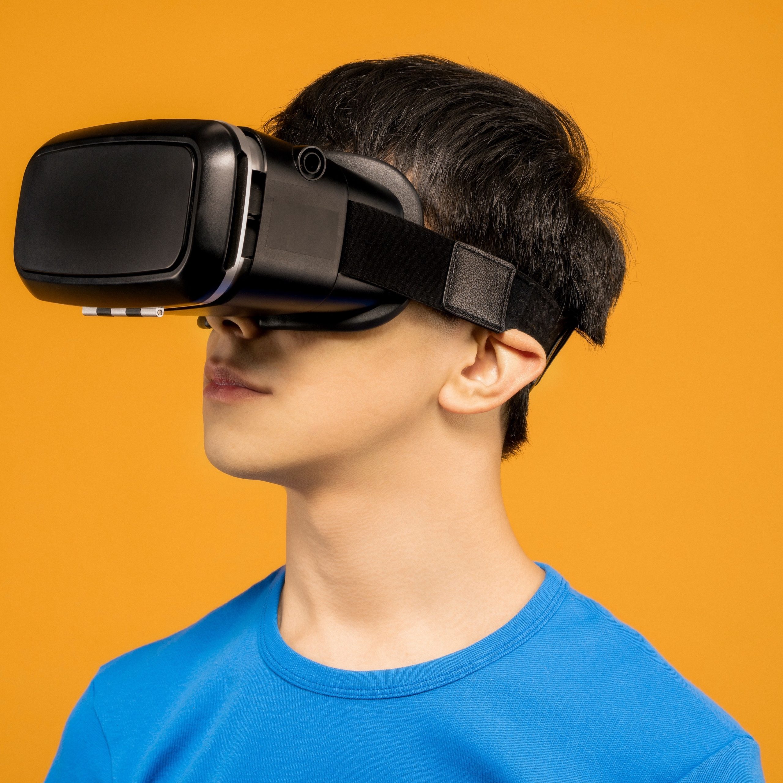 man-in-blue-crew-neck-shirt-wearing-black-vr-headset-3761105-scaled man-in-blue-crew-neck-shirt-wearing-black-vr-headset-3761105-scaled